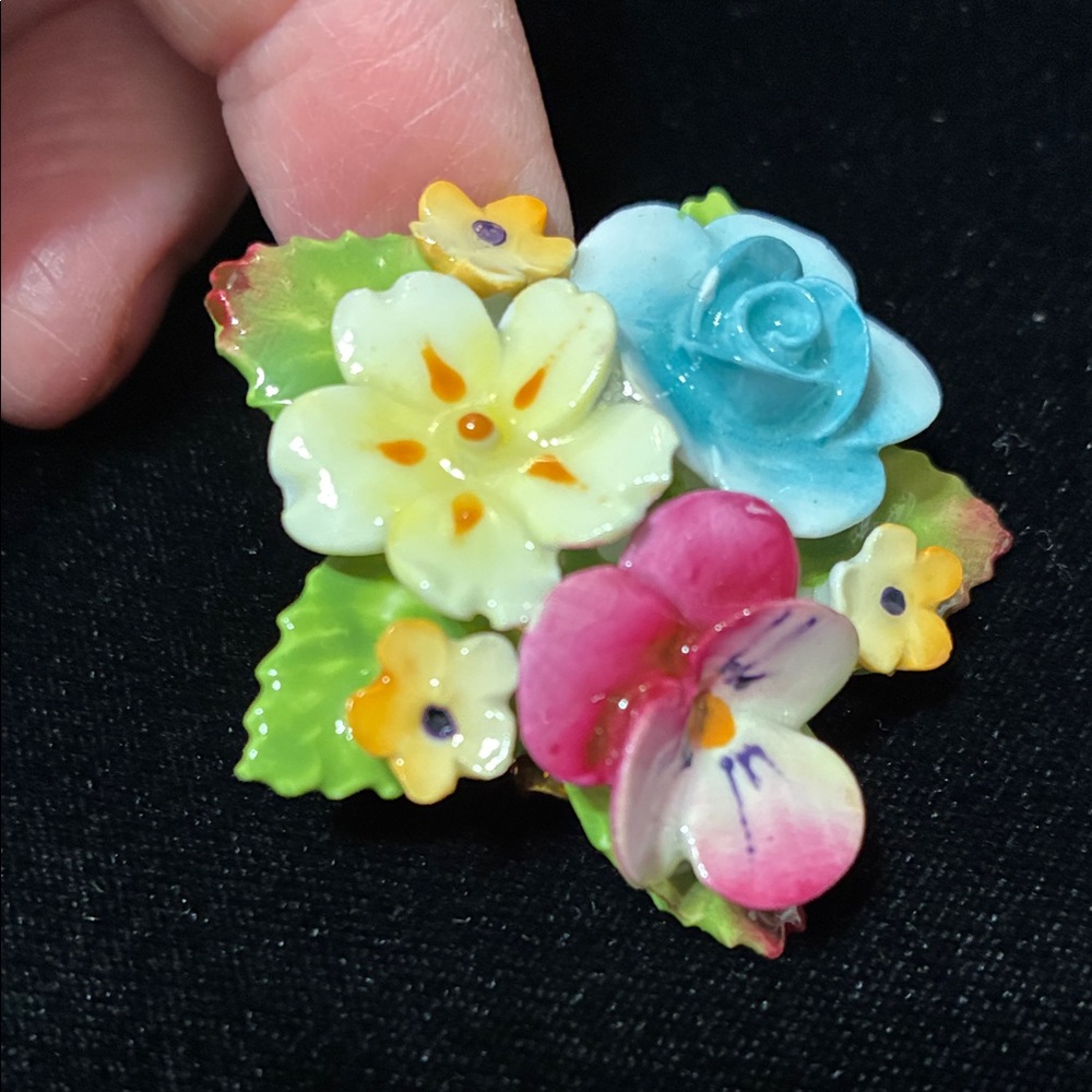 Vintage Multicolor Floral Enamel Brooch - Pink, Blue & Yellow Flower Pin - Picture 6 of 10